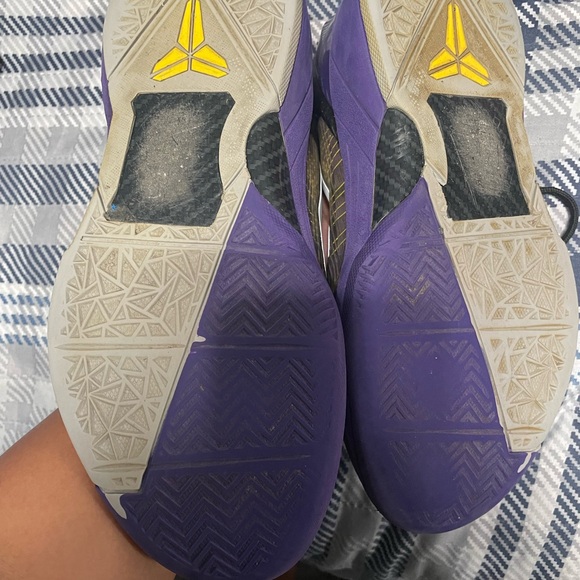 Kobe Shoes - Picture 2 of 7